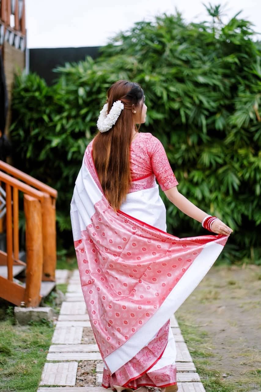 Elegant Kanjivaram Katan Saree with Blouse Piece - White & Red